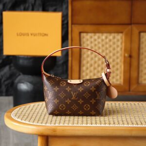 louis vuitton pochette hills