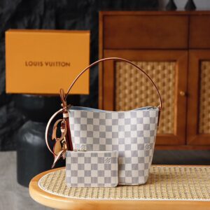louis vuitton all in bb (复制)